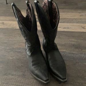 EUC Black Laredo boots